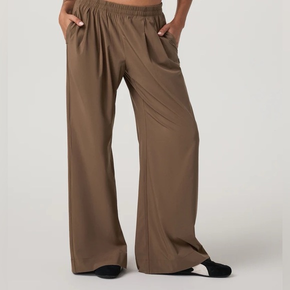 Vuori Pants - Like New: Vuori Villa Vibes Wideleg Pant Espresso Small Regular